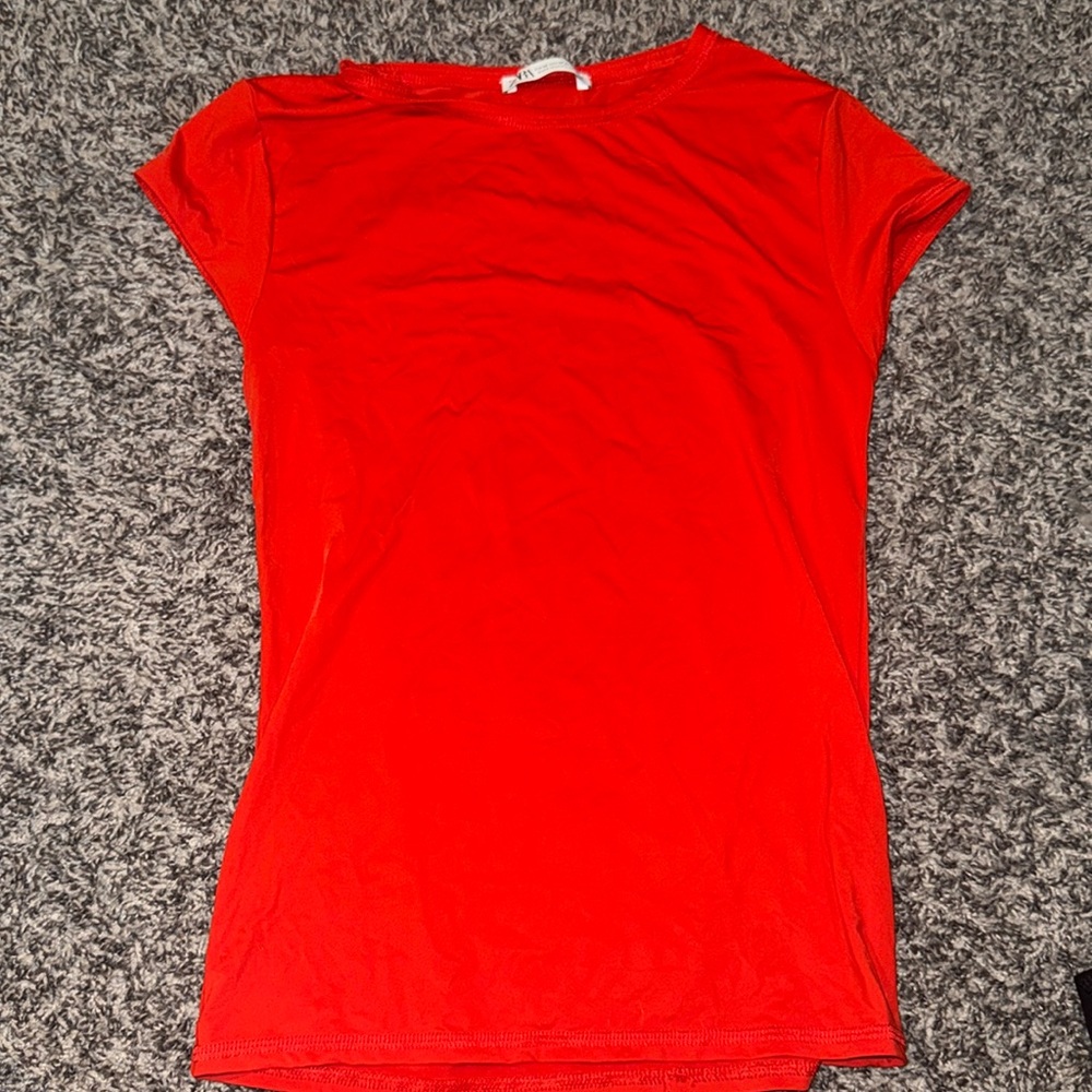 zara baby tee can fit small